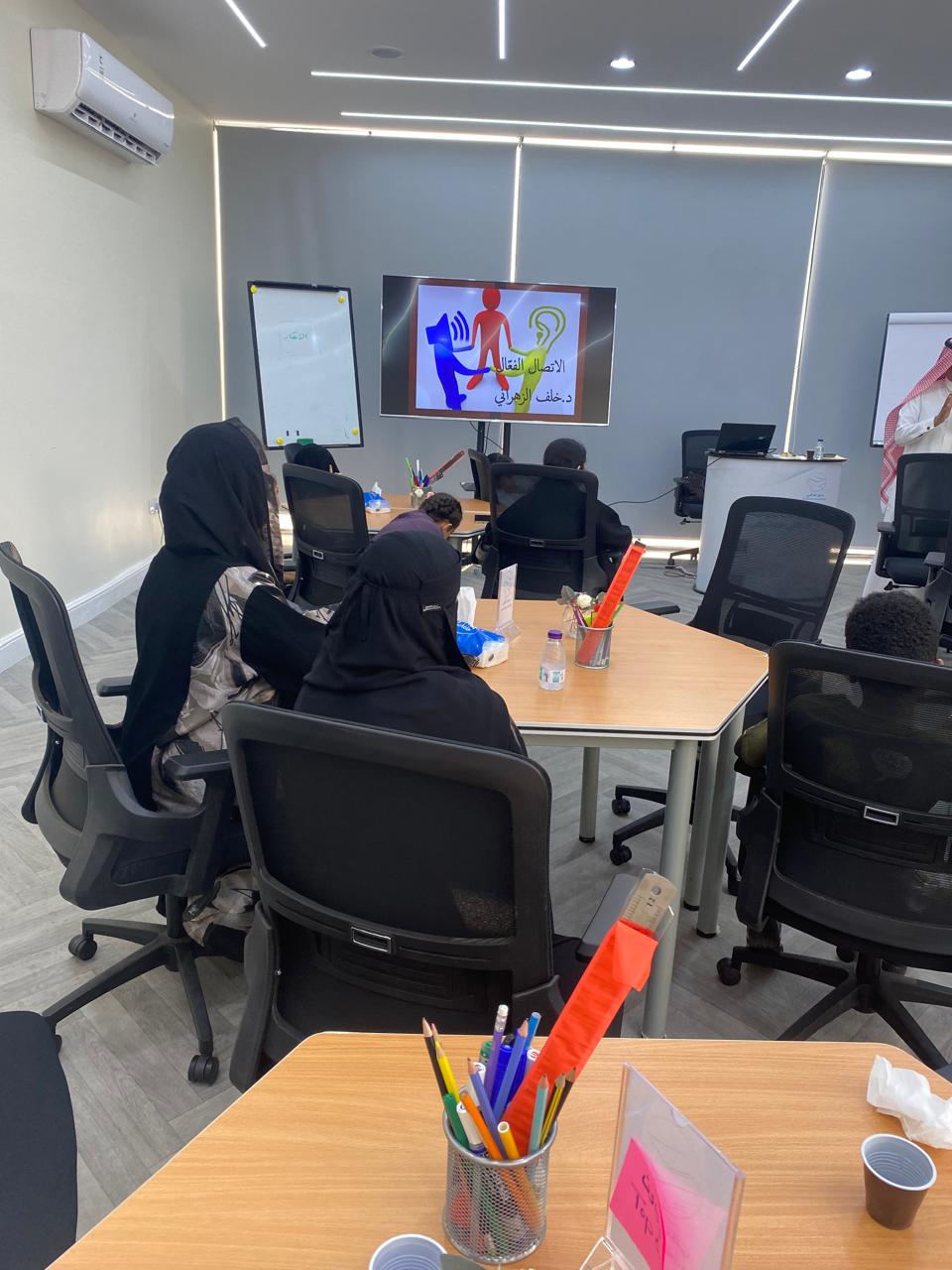 مبادرة القادة الصغار ( التواصل الفعال )